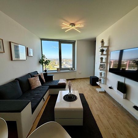 Three Towers With Beautiful View And Parking! Lejlighed Bratislava Eksteriør billede