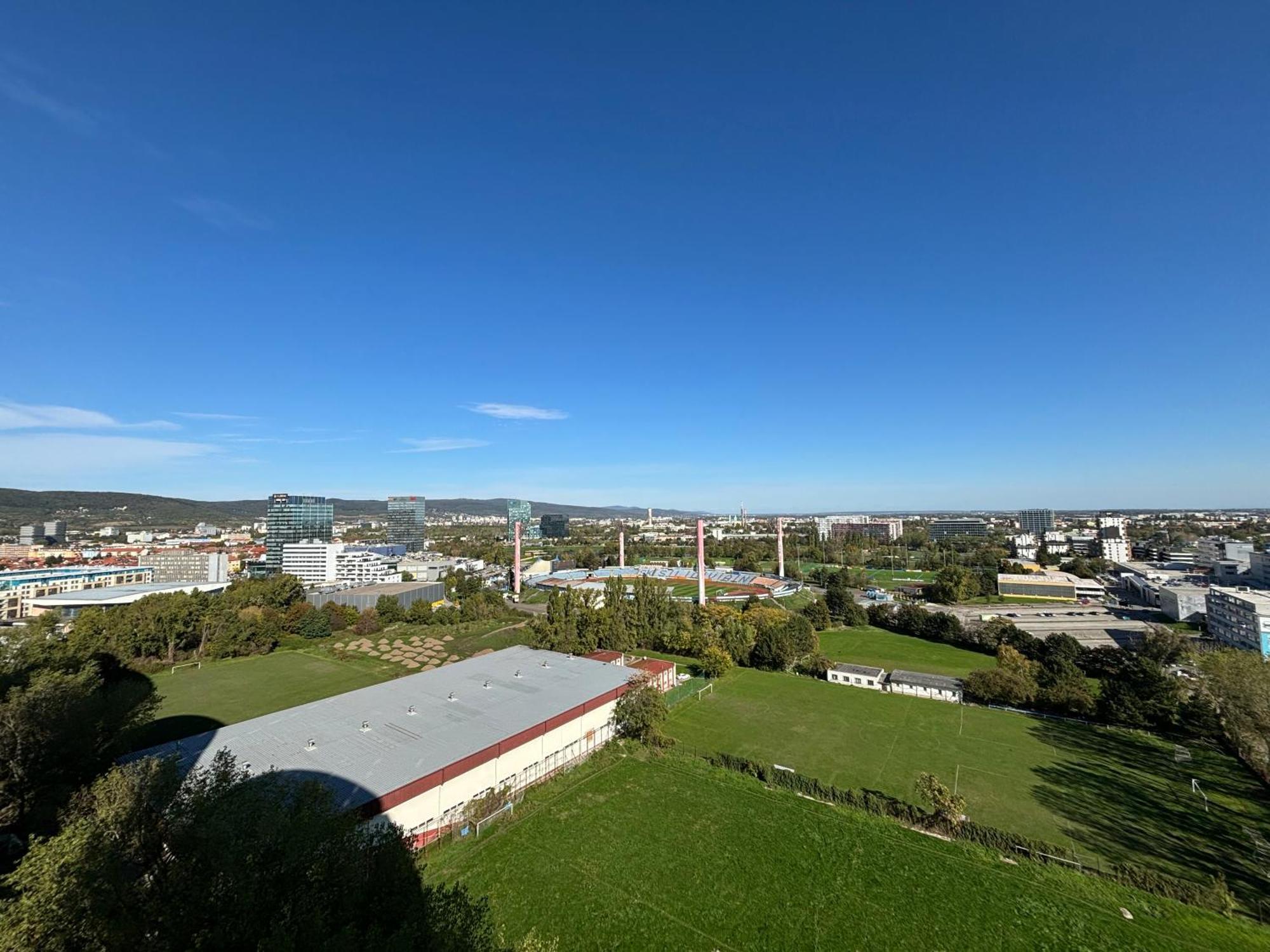 Three Towers With Beautiful View And Parking! Lejlighed Bratislava Eksteriør billede