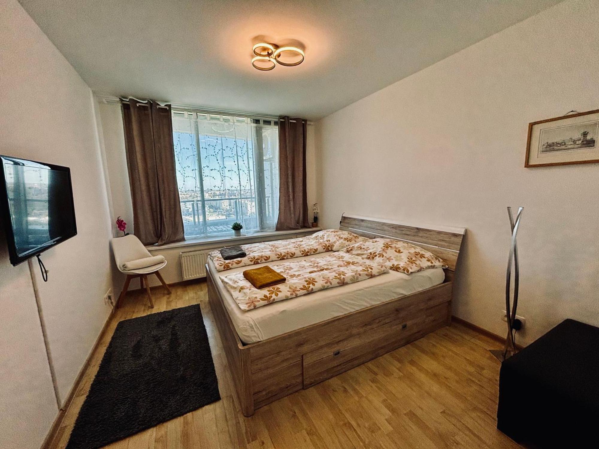 Three Towers With Beautiful View And Parking! Lejlighed Bratislava Eksteriør billede